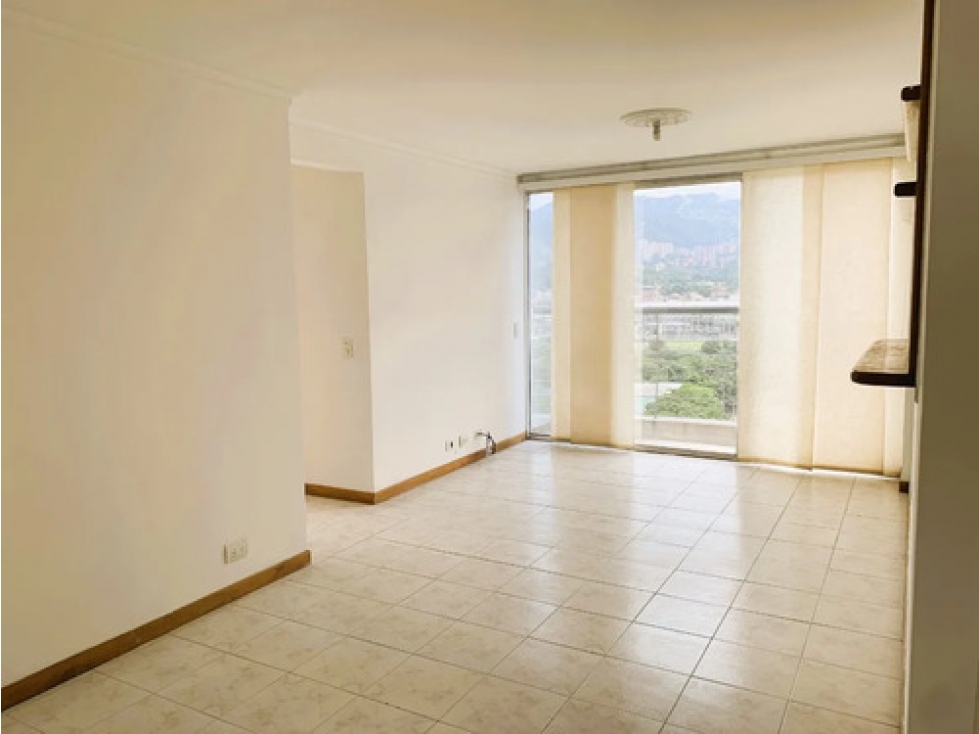 Apto en arriendo Patio Bonito El Poblado, 2 hab, balcón