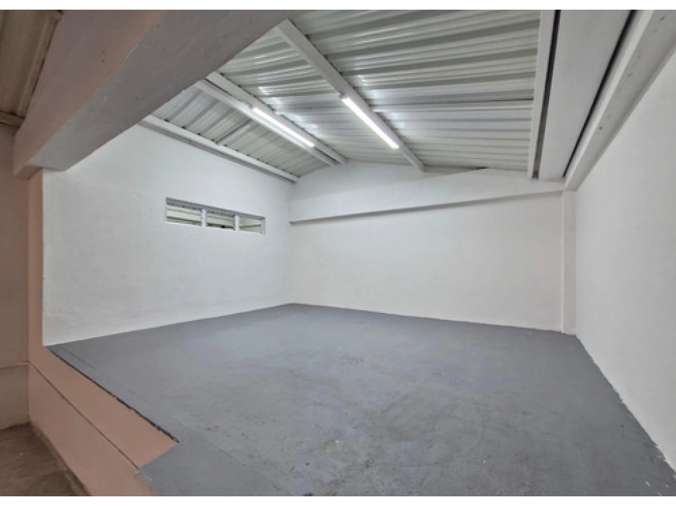 Bodega en arriendo cerca a San Diego Medellín 120 m² con oficina