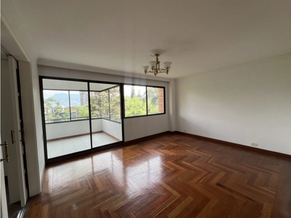 Apto en arriendo San Lucas Envigado 180 m², 3 hab + servicio