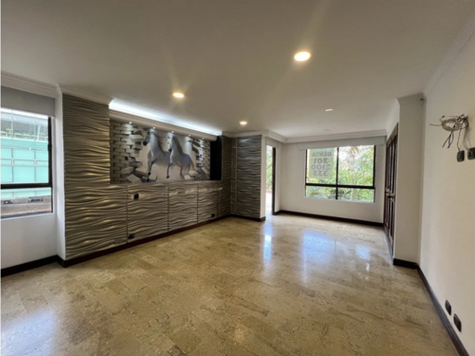 Apto en arriendo San Julián El Poblado 270 m², 4 balcones