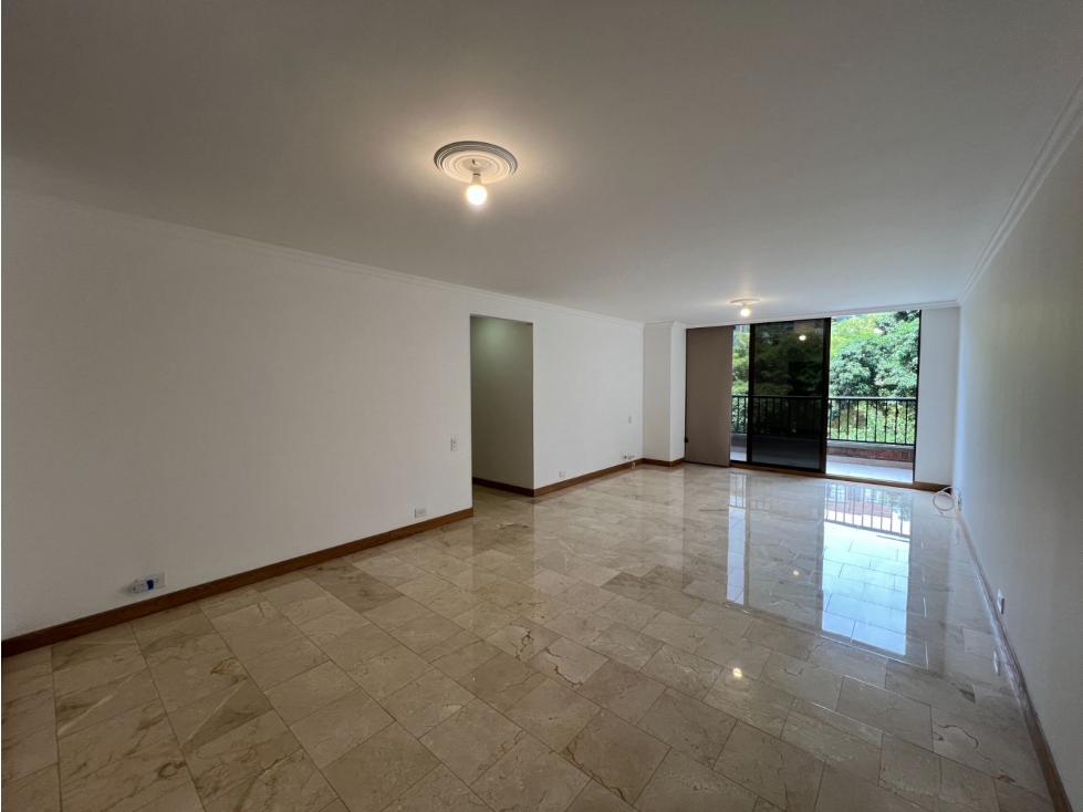 Apto en arriendo Aguacatala El Poblado 120 m², 3 hab + servicio