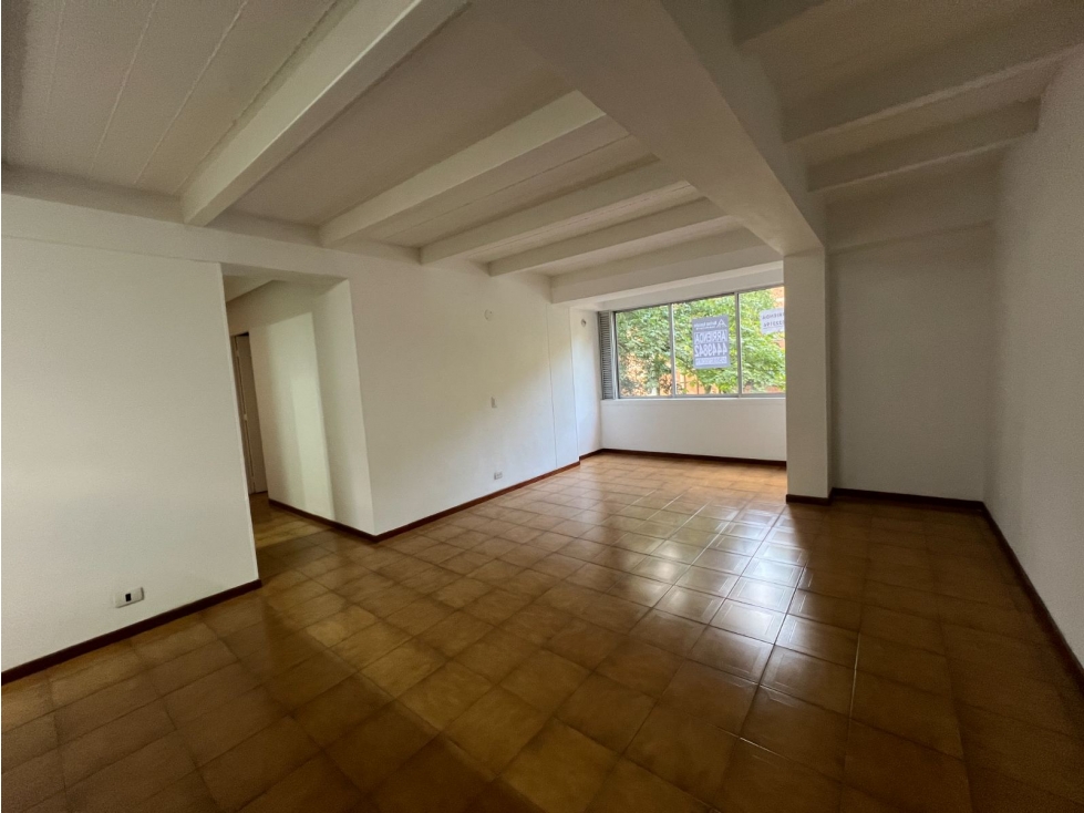 Apto en arriendo San Diego Medellín, 3 hab + servicio, garaje