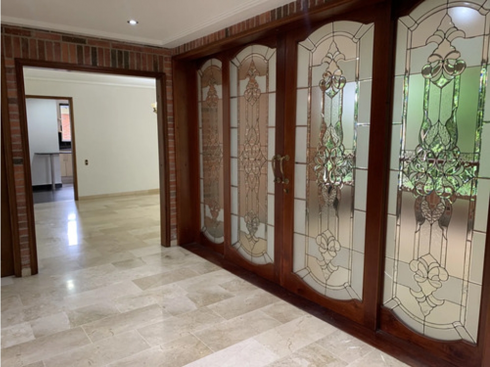 Casa en venta Altos del Poblado 631 m², 6 hab, terraza y BBQ — foto 3