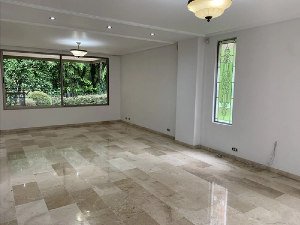 Casa en venta Altos del Poblado 631 m², 6 hab, terraza y BBQ — foto 4