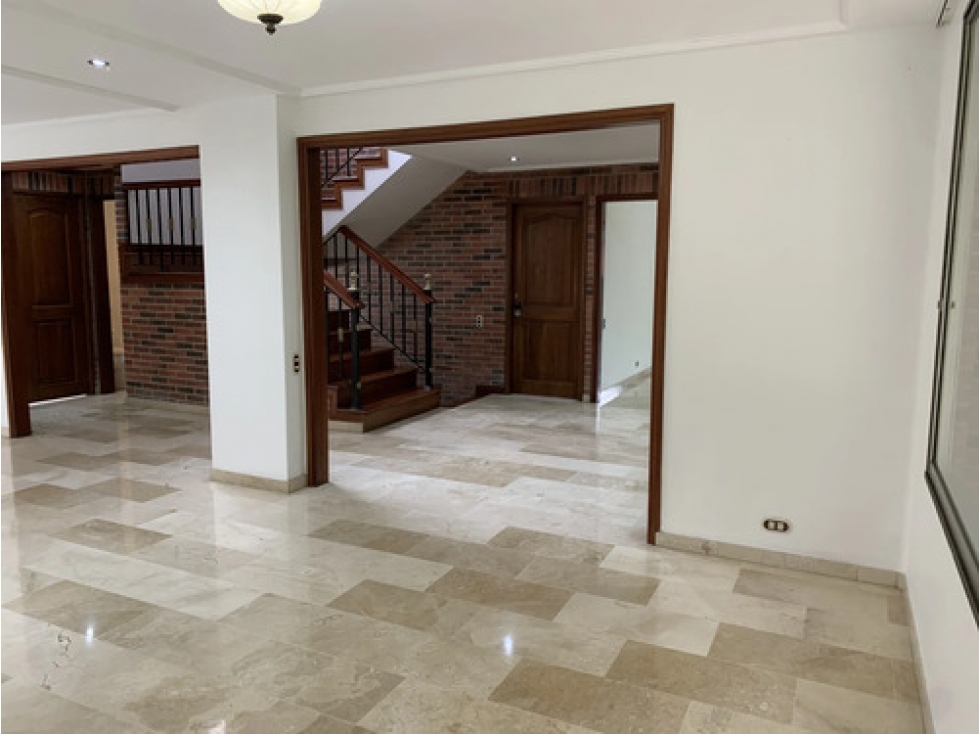 Casa en venta Altos del Poblado 631 m², 6 hab, terraza y BBQ — foto 5