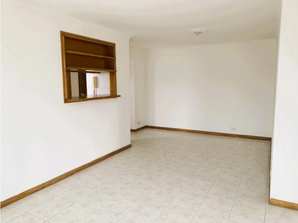 Apto en arriendo Patio Bonito El Poblado, 2 hab, balcón — foto 2