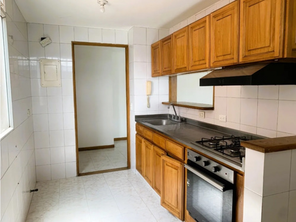 Apto en arriendo Patio Bonito El Poblado, 2 hab, balcón — foto 3