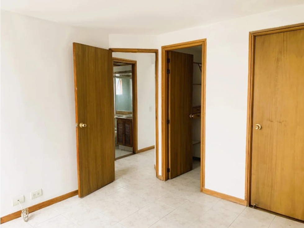 Apto en arriendo Patio Bonito El Poblado, 2 hab, balcón — foto 4