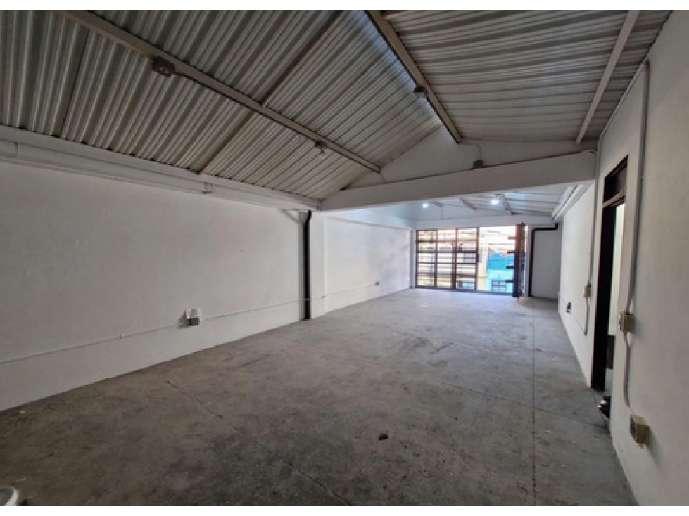 Bodega en arriendo cerca a San Diego Medellín 120 m² con oficina — foto 2