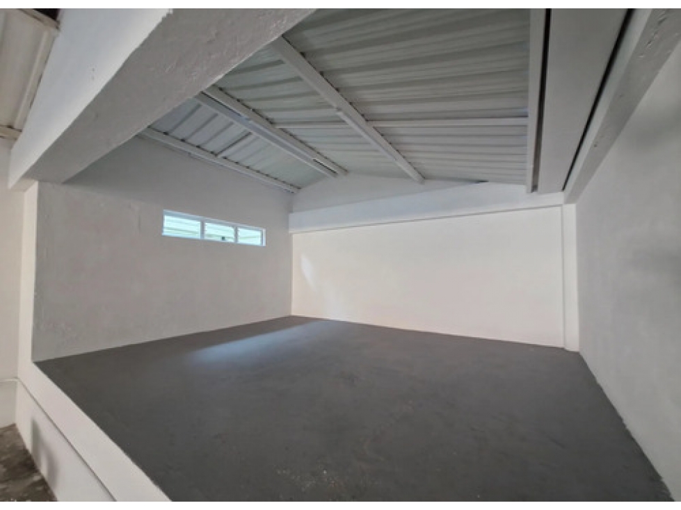 Bodega en arriendo cerca a San Diego Medellín 120 m² con oficina — foto 3