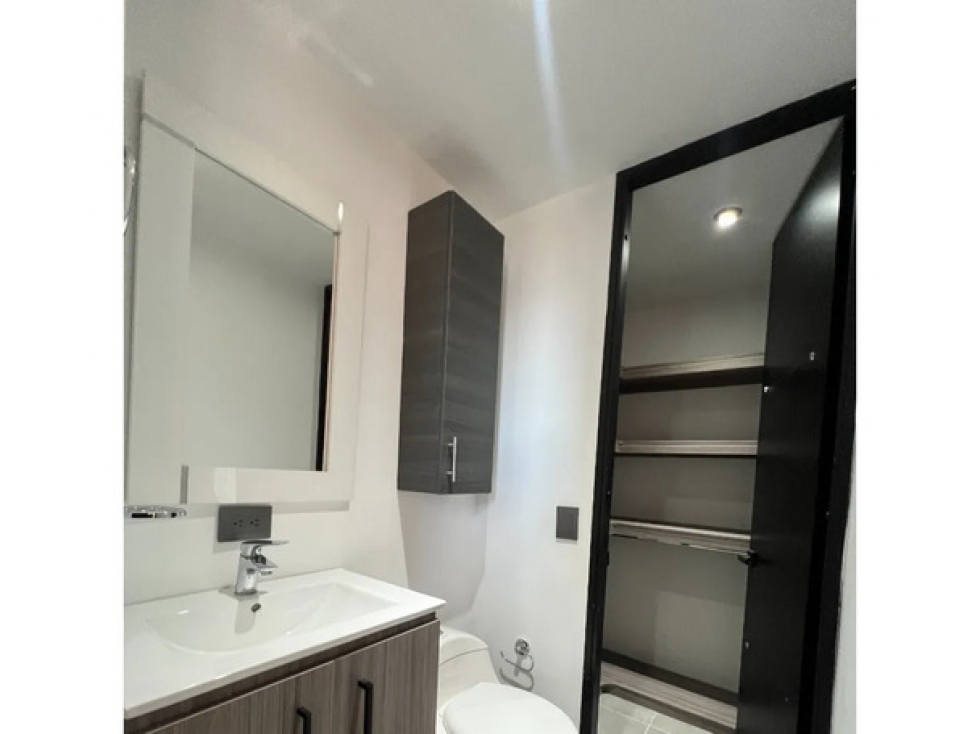 Apto moderno en arriendo Loma de los Parra El Poblado 140 m² — foto 6