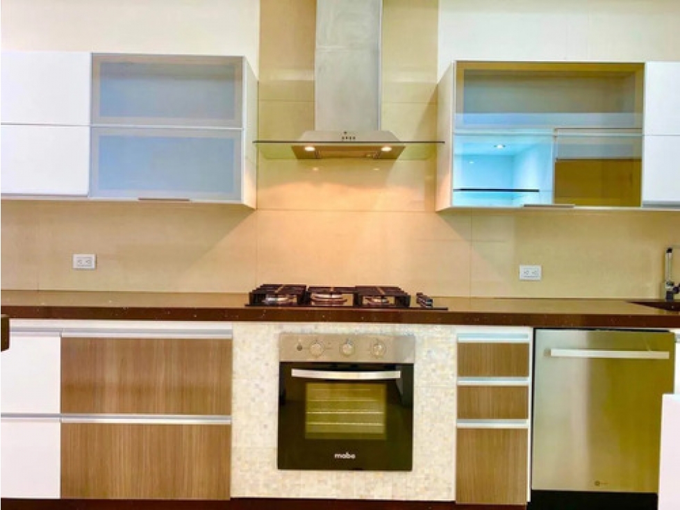 Casa independiente en venta Las Palmas El Poblado, 3 pisos, 4 hab — foto 4
