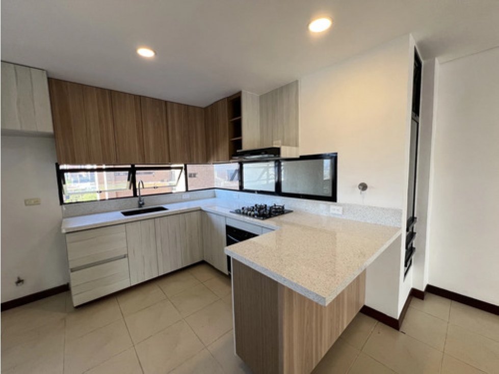 Apto en arriendo Alejandría El Poblado 138 m², 4 hab, piscina — foto 3