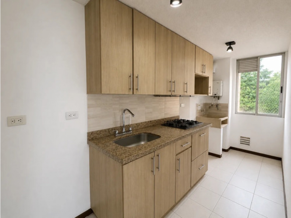 Apto en arriendo Loma del Indio 65 m², vista panorámica y garaje — foto 2