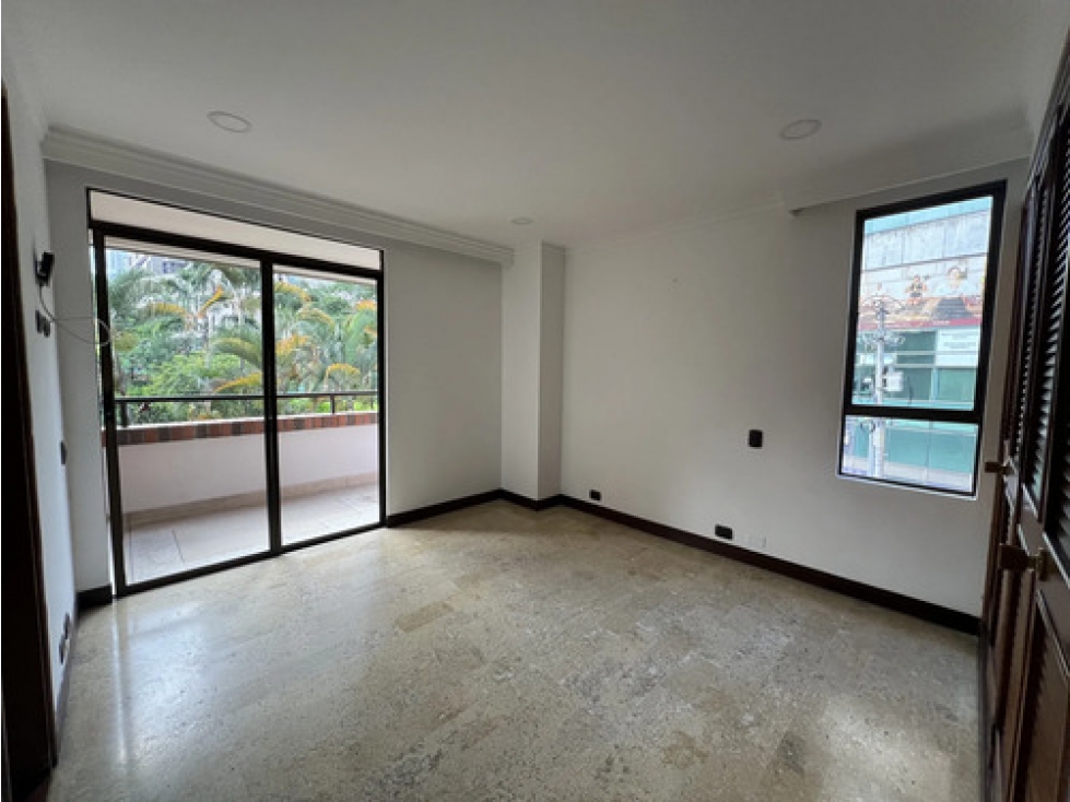 Apto en arriendo San Julián El Poblado 270 m², 4 balcones — foto 2