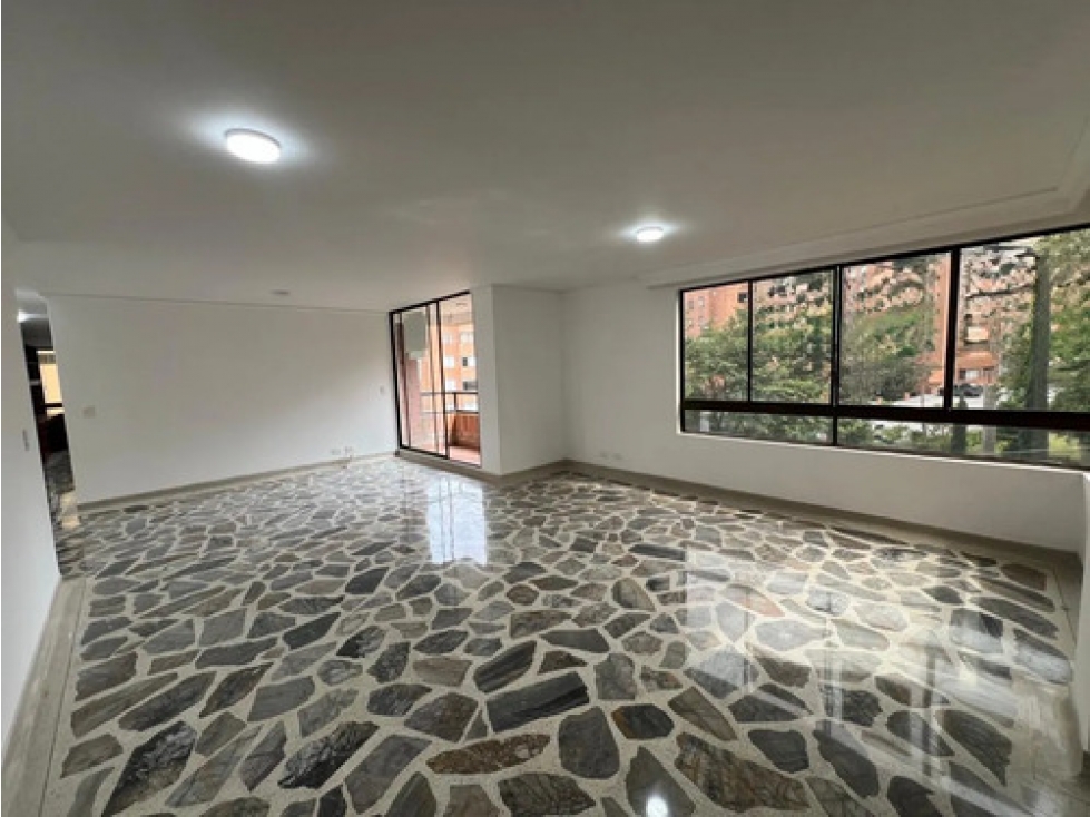 Apto en arriendo Las Lomas El Poblado 143 m², 3 hab + servicio — foto 2