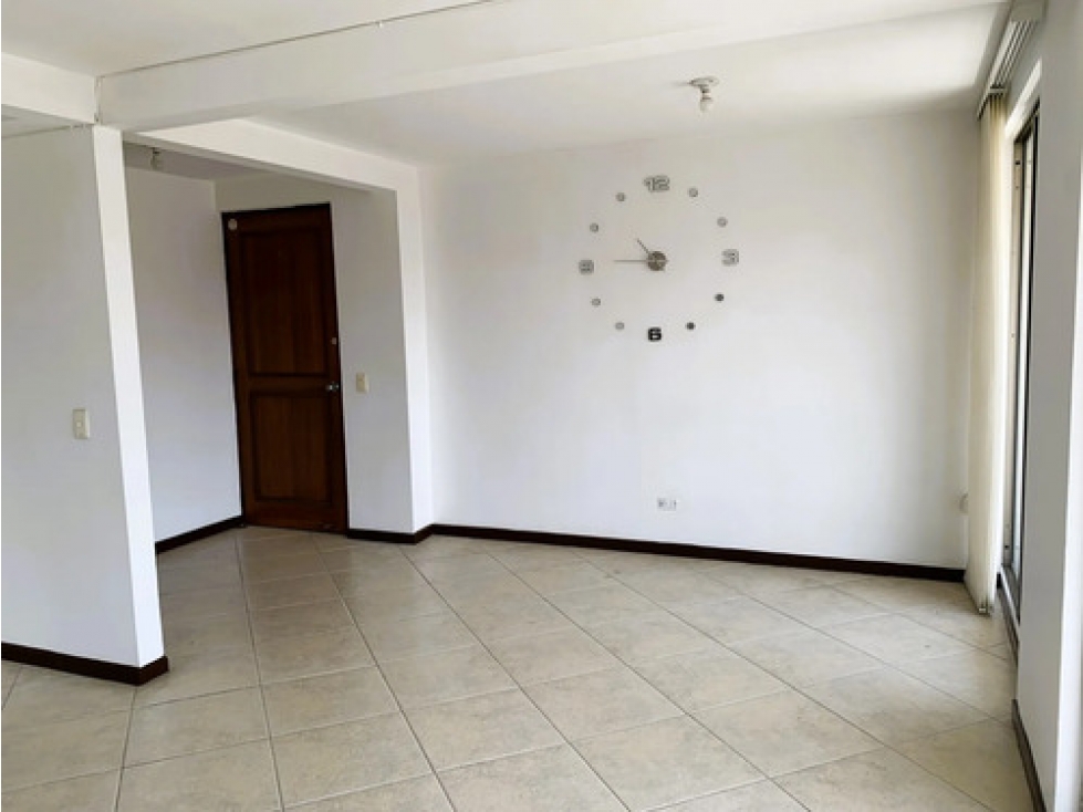 Apto en arriendo Loma de los Bernal 100 m², piso 19, 3 hab — foto 2