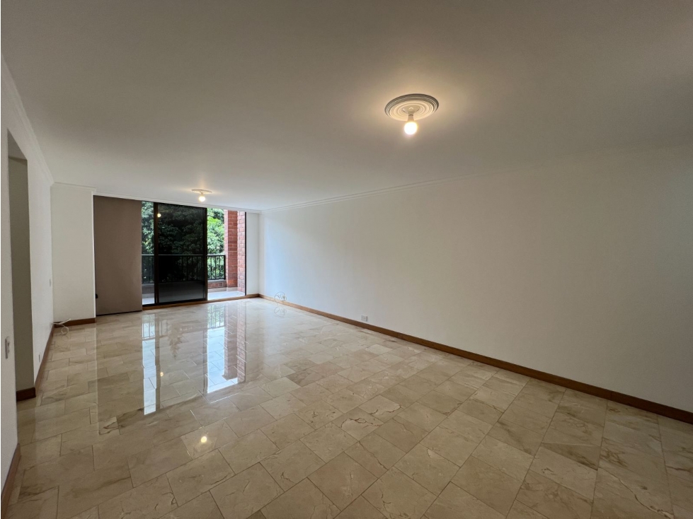 Apto en arriendo Aguacatala El Poblado 120 m², 3 hab + servicio — foto 3