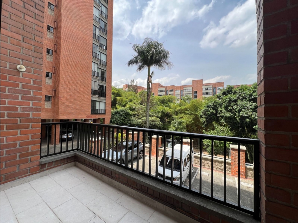 Apto en arriendo Aguacatala El Poblado 120 m², 3 hab + servicio — foto 4