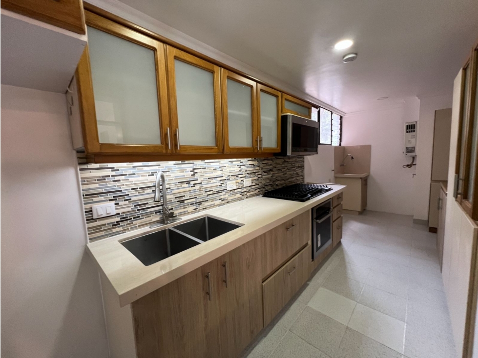Apto en arriendo Aguacatala El Poblado 120 m², 3 hab + servicio — foto 5