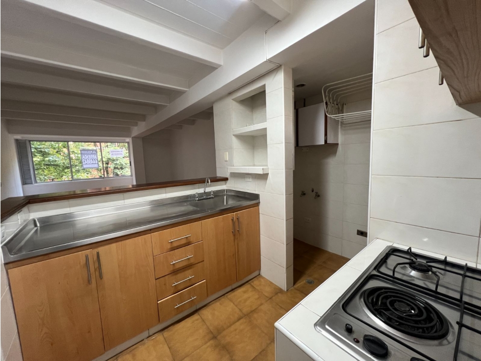 Apto en arriendo San Diego Medellín, 3 hab + servicio, garaje — foto 3