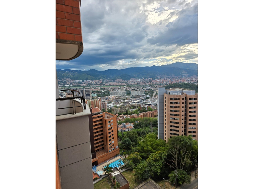 Apto en arriendo Loma del Indio 90 m², 3 hab, balcón y útil — foto 2