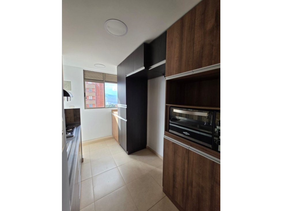 Apto en arriendo Loma del Indio 90 m², 3 hab, balcón y útil — foto 4