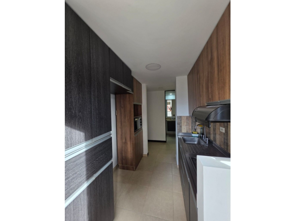 Apto en arriendo Loma del Indio 90 m², 3 hab, balcón y útil — foto 5