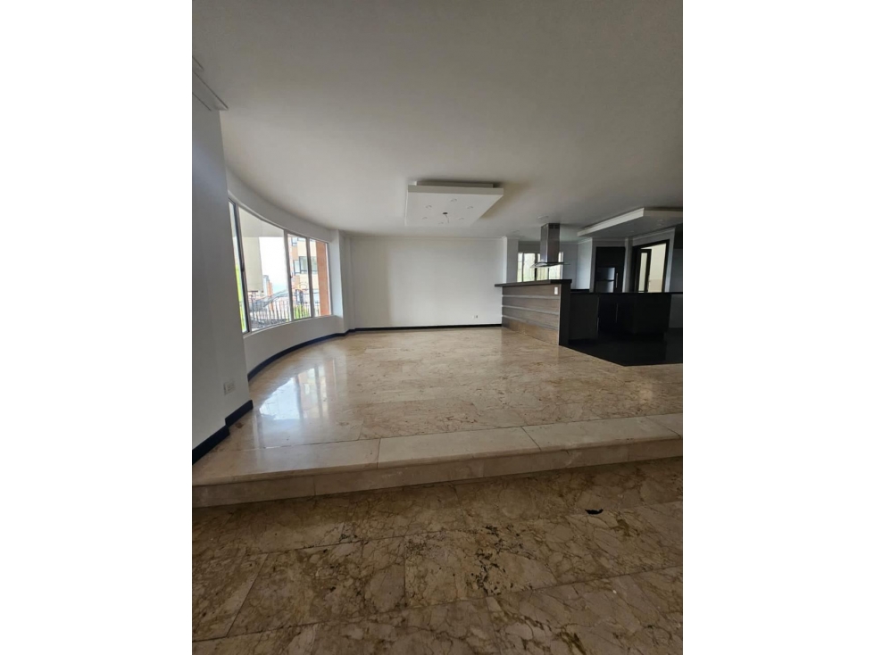 Casa en venta Altos del Poblado 420 m², 5 hab, terraza — foto 2