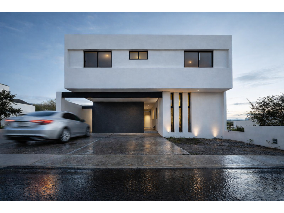 Casa en venta en Club de Gol, El Encino Residencial, 4 Recámaras, una en PB - 2