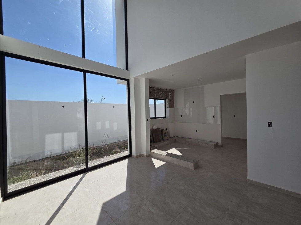 Casa en venta en Club de Gol, El Encino Residencial, 4 Recámaras, una en PB - 3