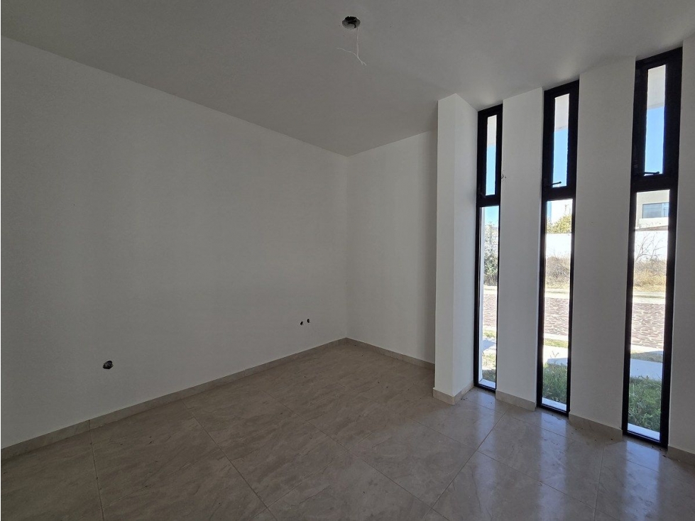 Casa en venta en Club de Gol, El Encino Residencial, 4 Recámaras, una en PB - 4