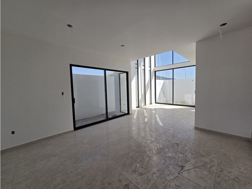 Casa en venta en Club de Gol, El Encino Residencial, 4 Recámaras, una en PB - 5