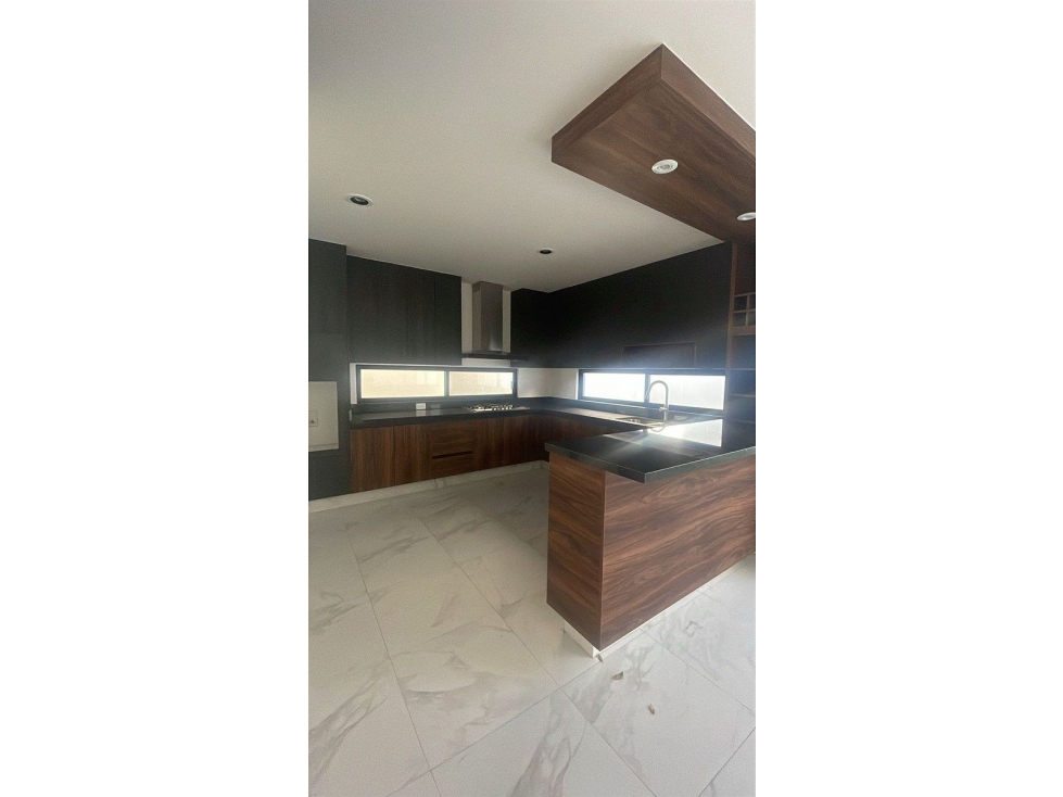 Casa en venta en Milenio III, 4 Recámaras, Jardín, Calle Abierta y de LUJO! - 3