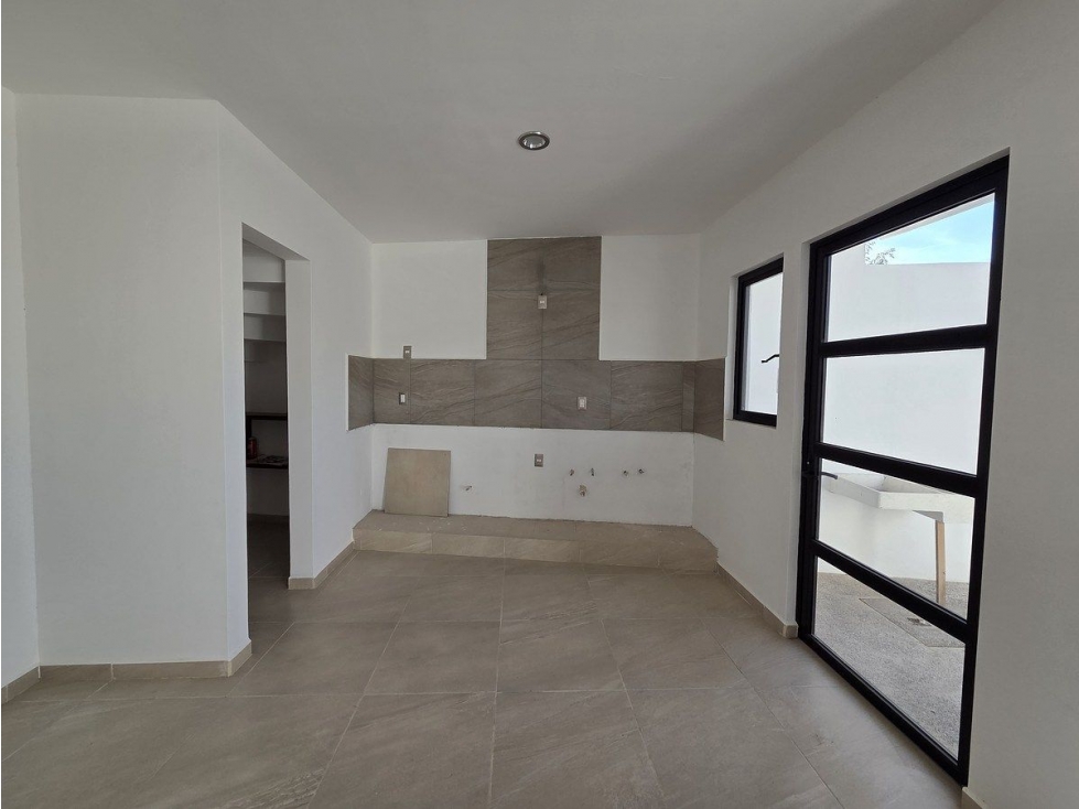 Casa en venta en El Refugio, 4 Recámaras, 3 Baños, Estudio en PB - 3