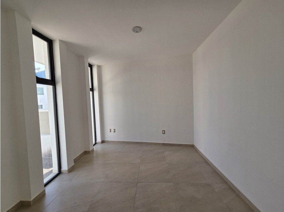 Casa en venta en El Refugio, 4 Recámaras, 3 Baños, Estudio en PB - 4
