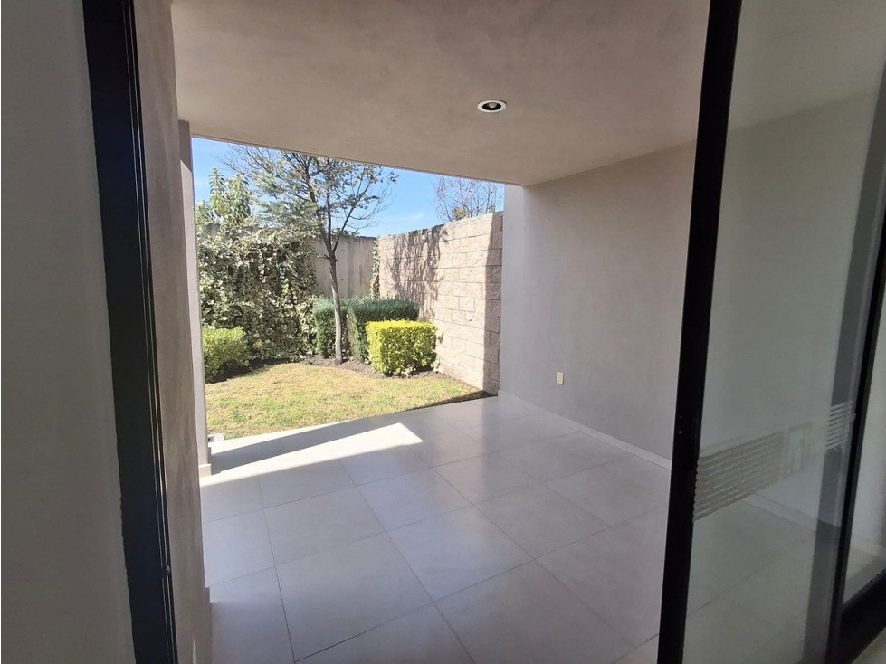 Casa en venta en Altos Juriquilla, 3 Recámaras, Jardín, Oportunidad !! - 2