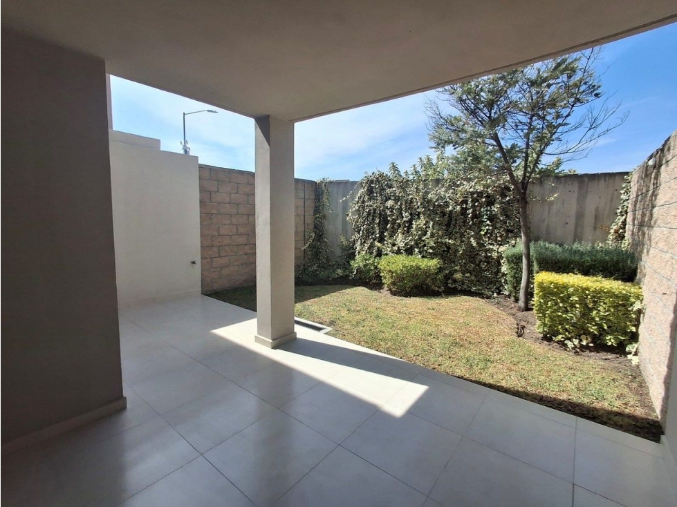 Casa en venta en Altos Juriquilla, 3 Recámaras, Jardín, Oportunidad !! - 3