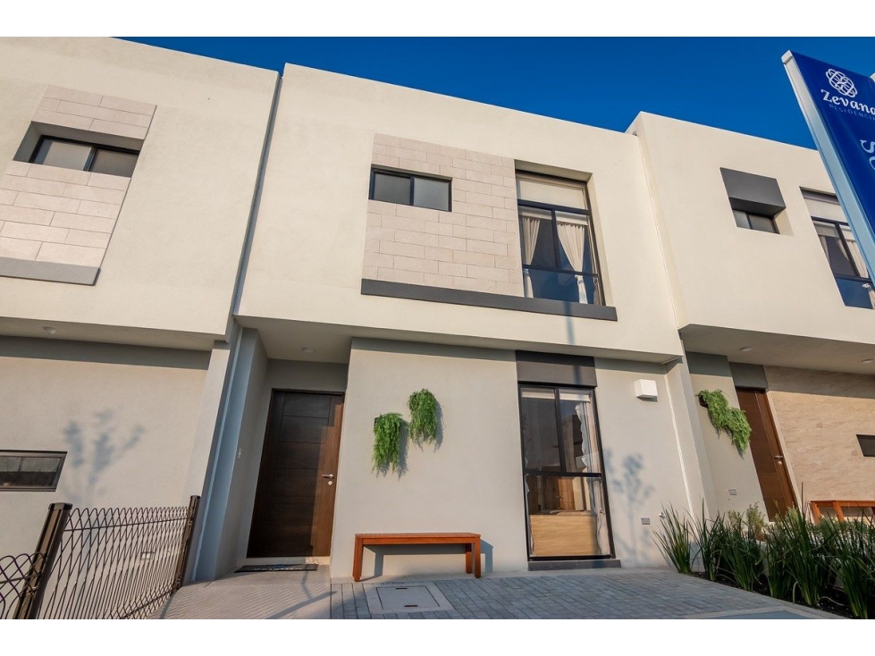 Casa en venta entre El Refugio y Zibatá, 3 Recámaras, una en PB, 3 Baños Complet - 3