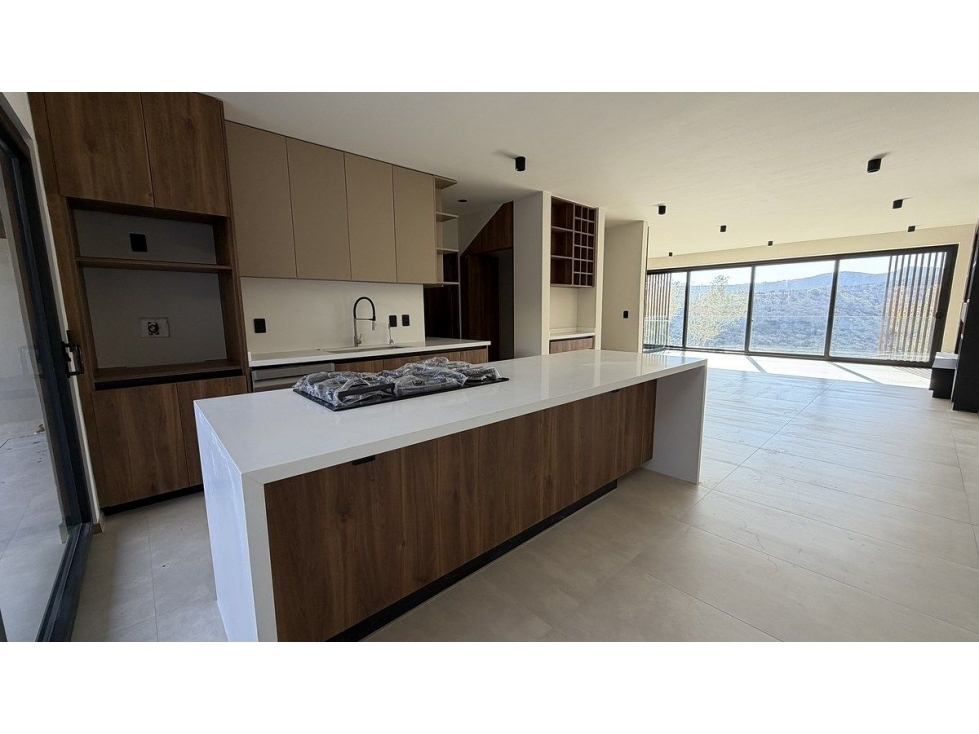 Casa en venta en Cañadas del Lago, 3 Recámaras, 3.5 Baños, Cto Serv, 3 Niveles - 2