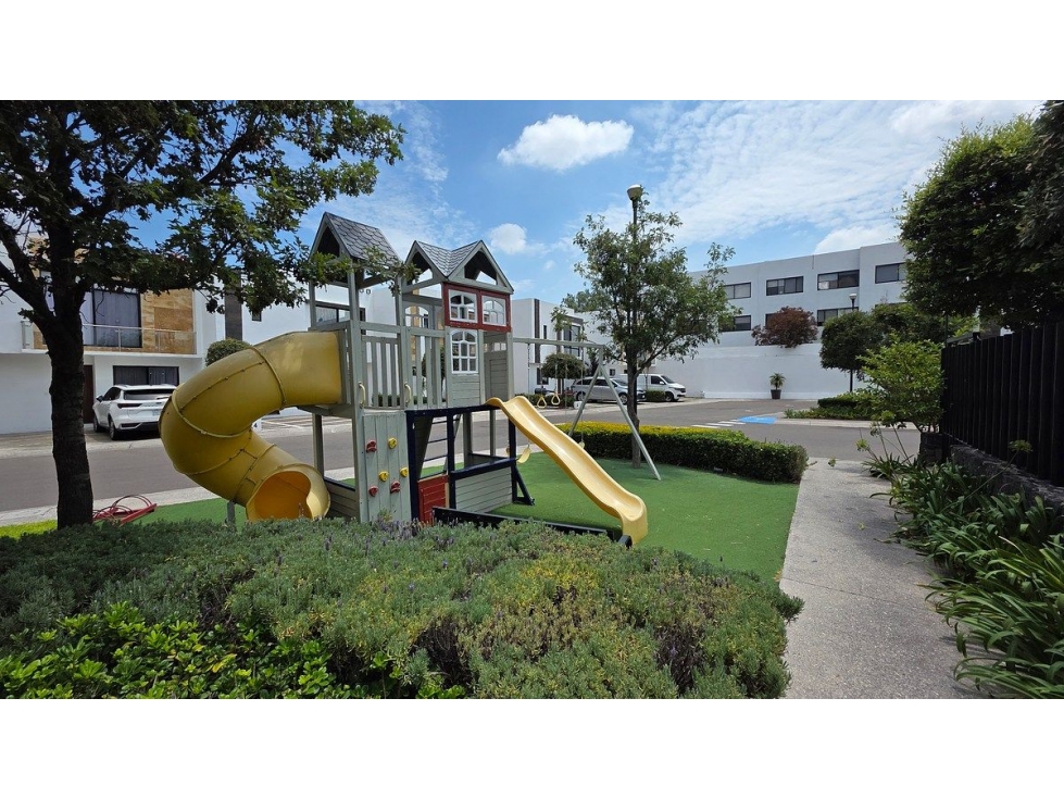 Casa en venta en El Condado, Los Robles - 3 Recámaras, 2.5 Baños, Hermosa !! - 3