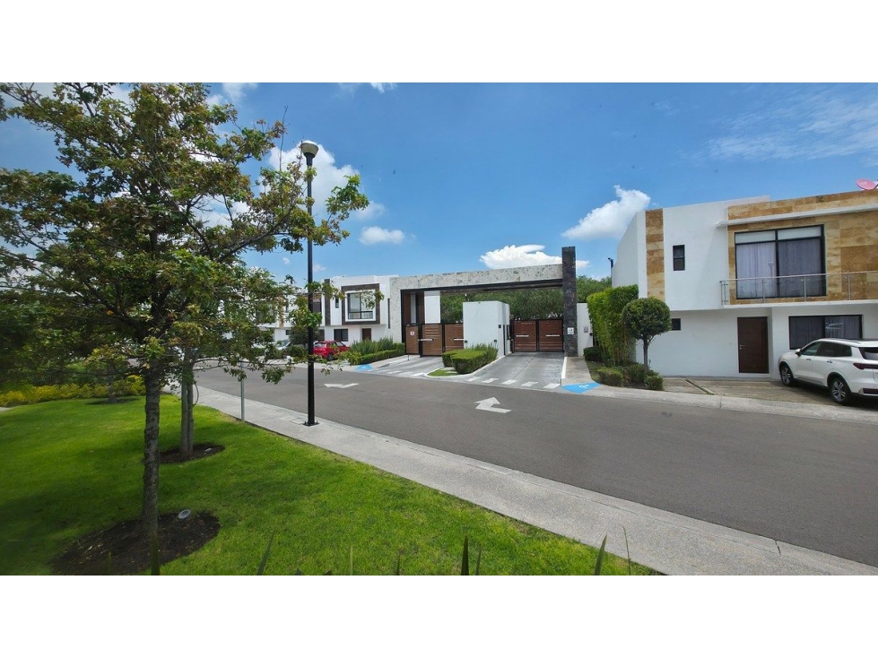 Casa en venta en El Condado, Los Robles - 3 Recámaras, 2.5 Baños, Hermosa !! - 4