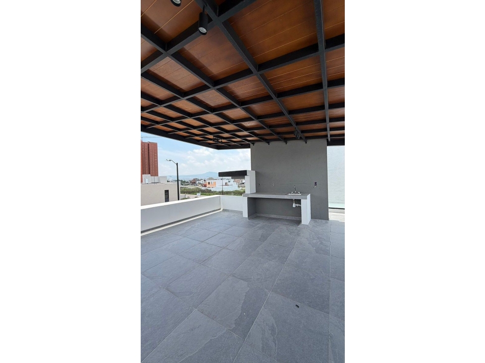 Casa en venta en Hacienda Carlota, 4 Recámaras, 4.5 Baños, Roof Garden !! - 2