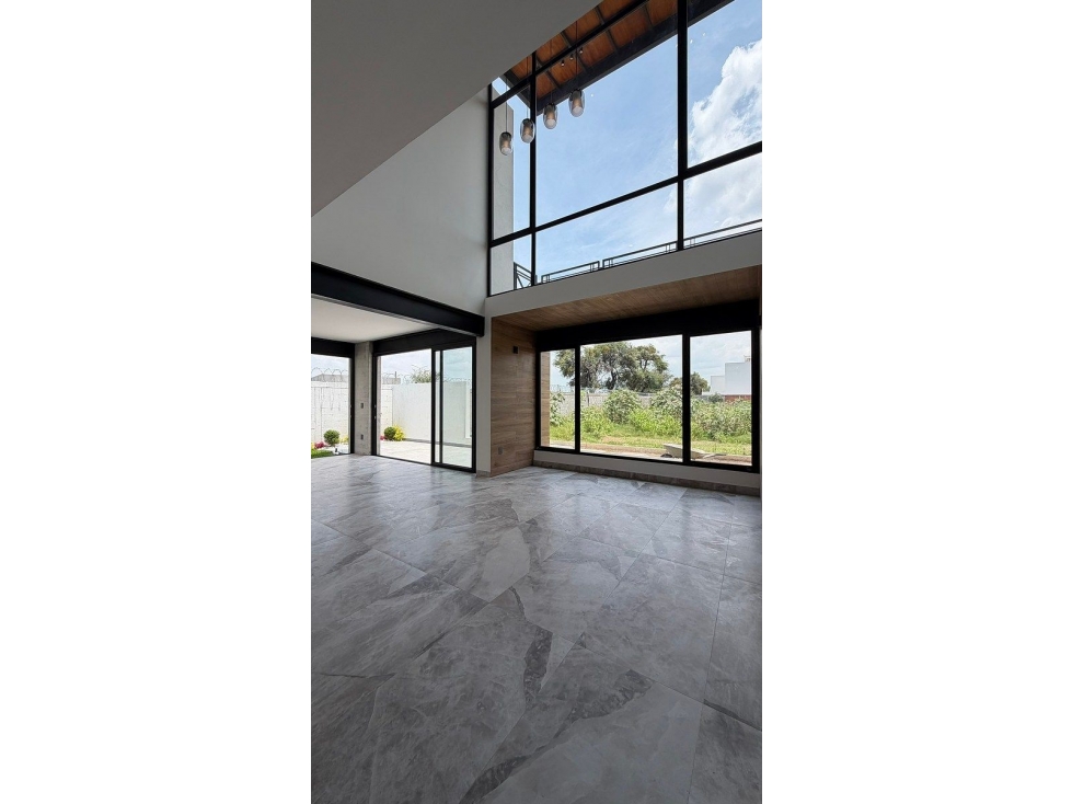 Casa en venta en Hacienda Carlota, 4 Recámaras, 4.5 Baños, Roof Garden !! - 4
