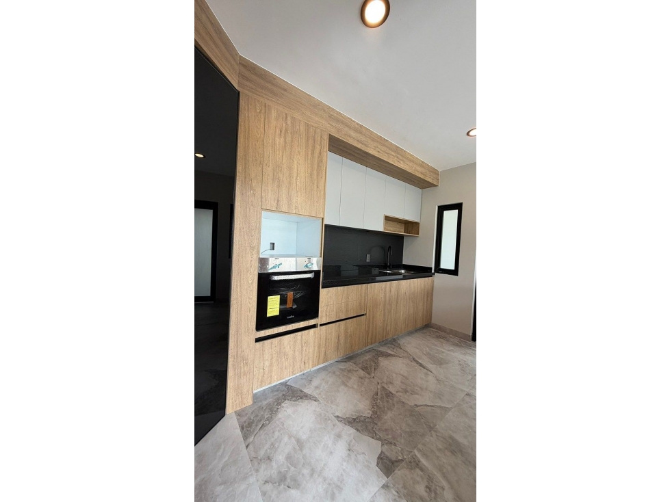 Casa en venta en Hacienda Carlota, 4 Recámaras, 4.5 Baños, Roof Garden !! - 6