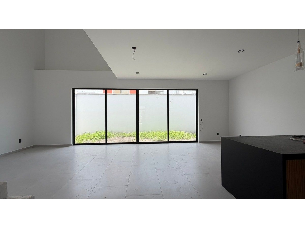 Casa en venta en Santa Fe, Corregidora . Doble Altura, 4 Recámaras, Hermosa !! - 2