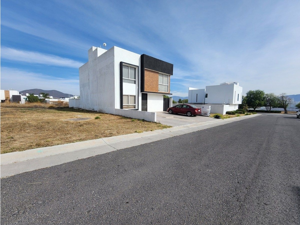 Terreno en venta en Grand Juriquilla, Querétaro 300 m² de superficie - 1