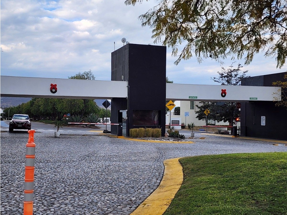 Terreno en venta en Grand Juriquilla, Querétaro 300 m² de superficie - 2