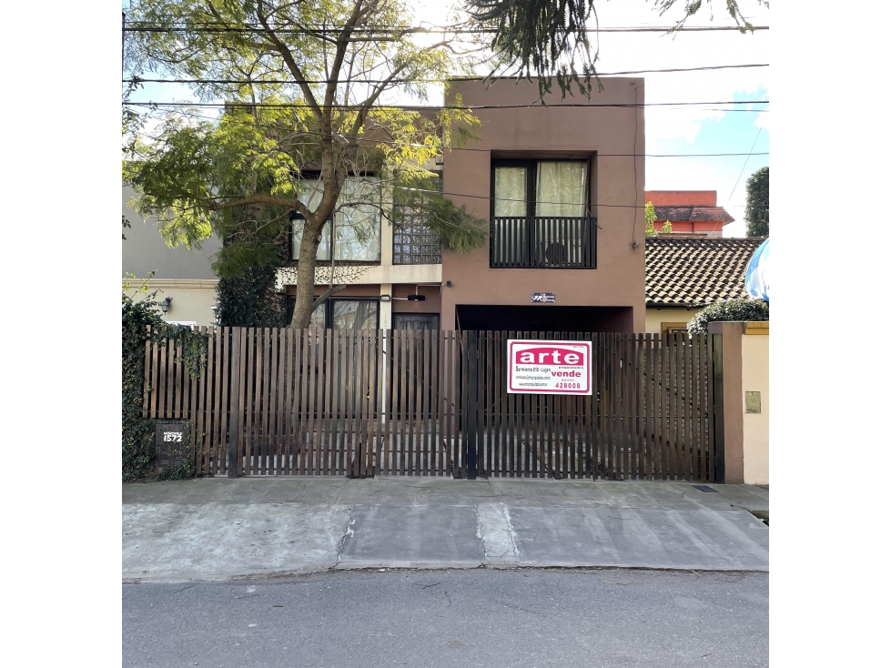 casa en venta en lujan apto credito hipotecario con patio pileta y cochera