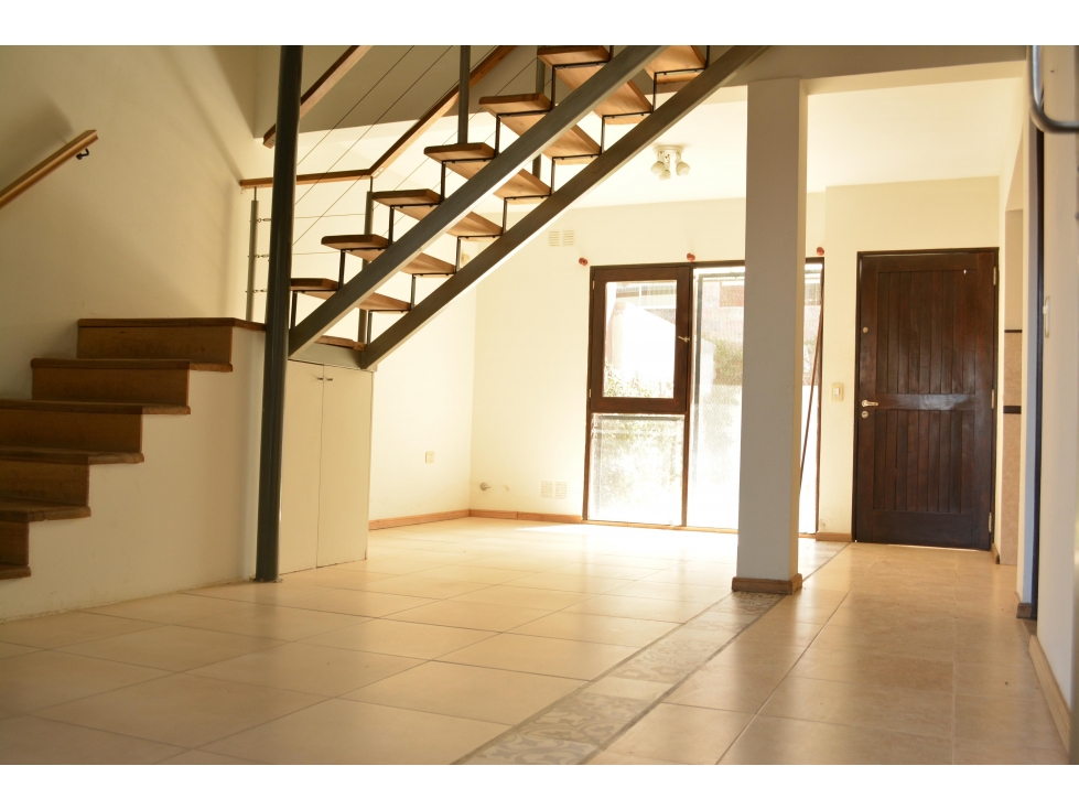 casa en venta en lujan apto credito hipotecario con patio pileta y cochera — foto 2